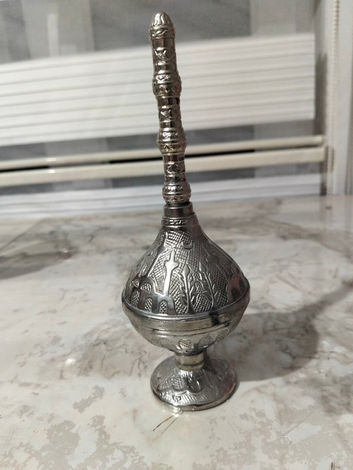 Parlak Altın Renkli Dekoratif Vazo - Görsel 2