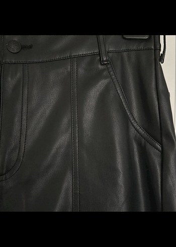 Kemerli Siyah Deri Mini Şort - Görsel 4