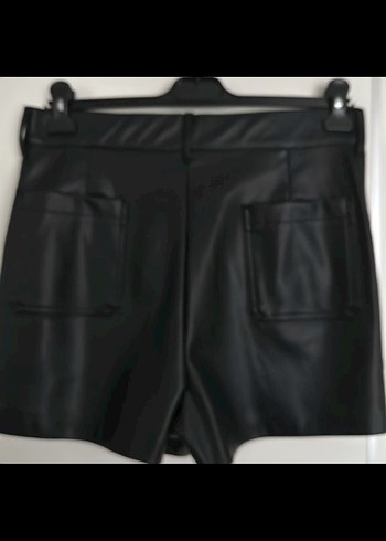 Kemerli Siyah Deri Mini Şort - Görsel 3