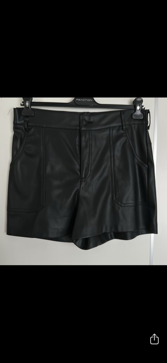 Kemerli Siyah Deri Mini Şort - Görsel 2