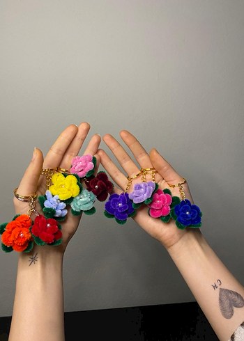 Şönil Renkli Gül Anahtarlıklar - Görsel 3