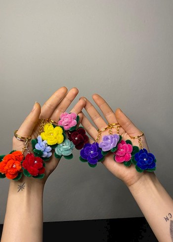 Şönil Renkli Gül Anahtarlıklar - Görsel 2