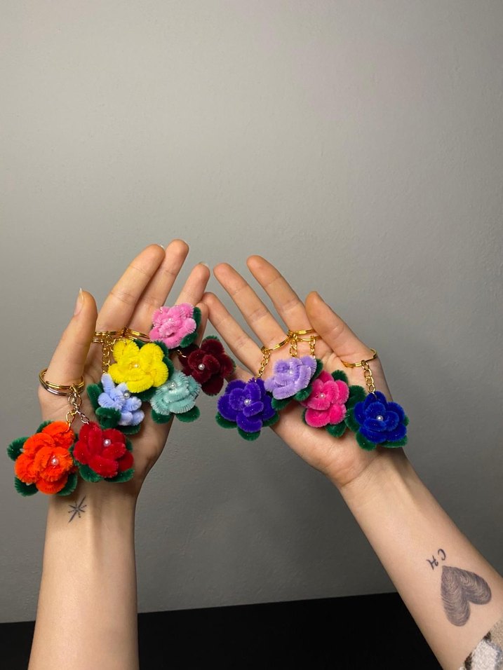 Şönil Renkli Gül Anahtarlıklar - Görsel 3