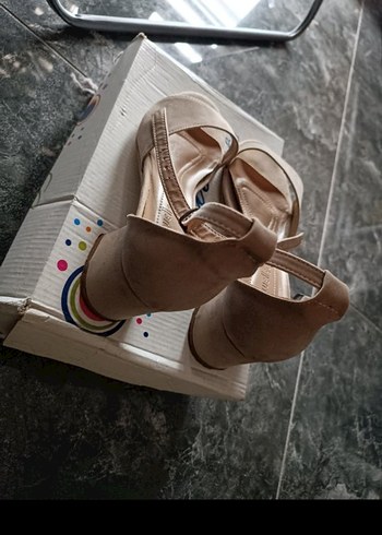 Bej Kadın Dolgu Topuklu Tokalı Ayakkabı - Görsel 3