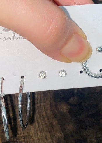 Gri Mini Tokalı Kadın Küpeler - Görsel 3