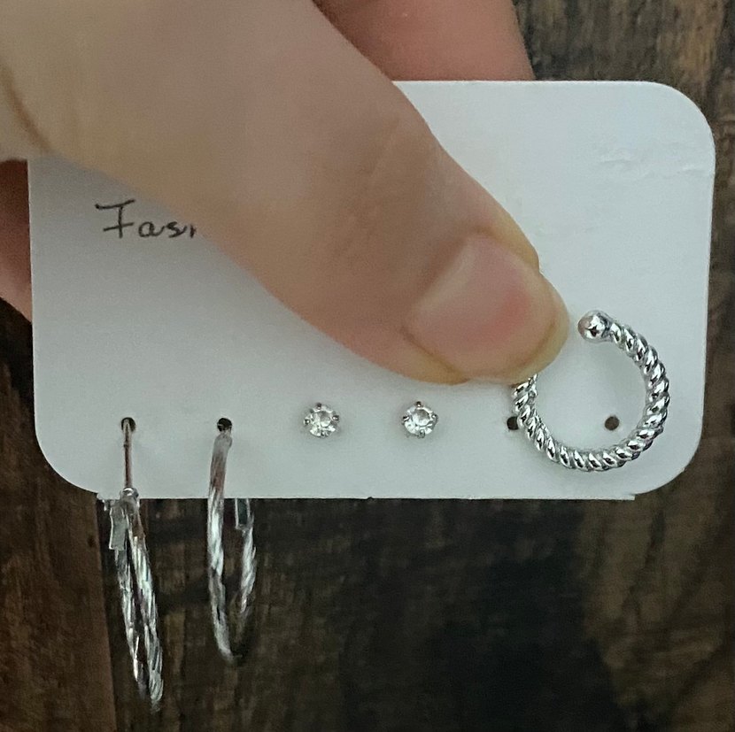 Gri Mini Tokalı Kadın Küpeler - Görsel 4