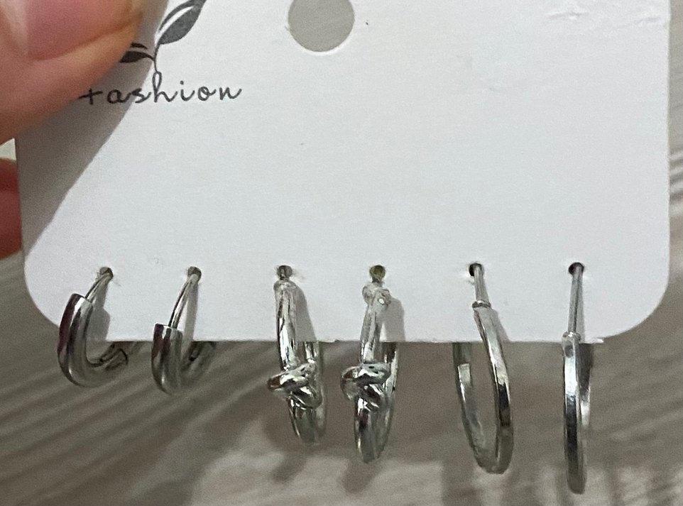 Gri Mini Tokalı Kadın Küpeler - Görsel 2