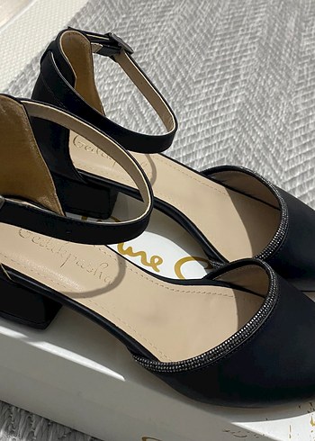 Klasik Siyah Boncuk Desenli Topuklu Ayakkabı - Görsel 2