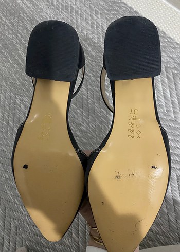 Klasik Siyah Boncuk Desenli Topuklu Ayakkabı - Görsel 4