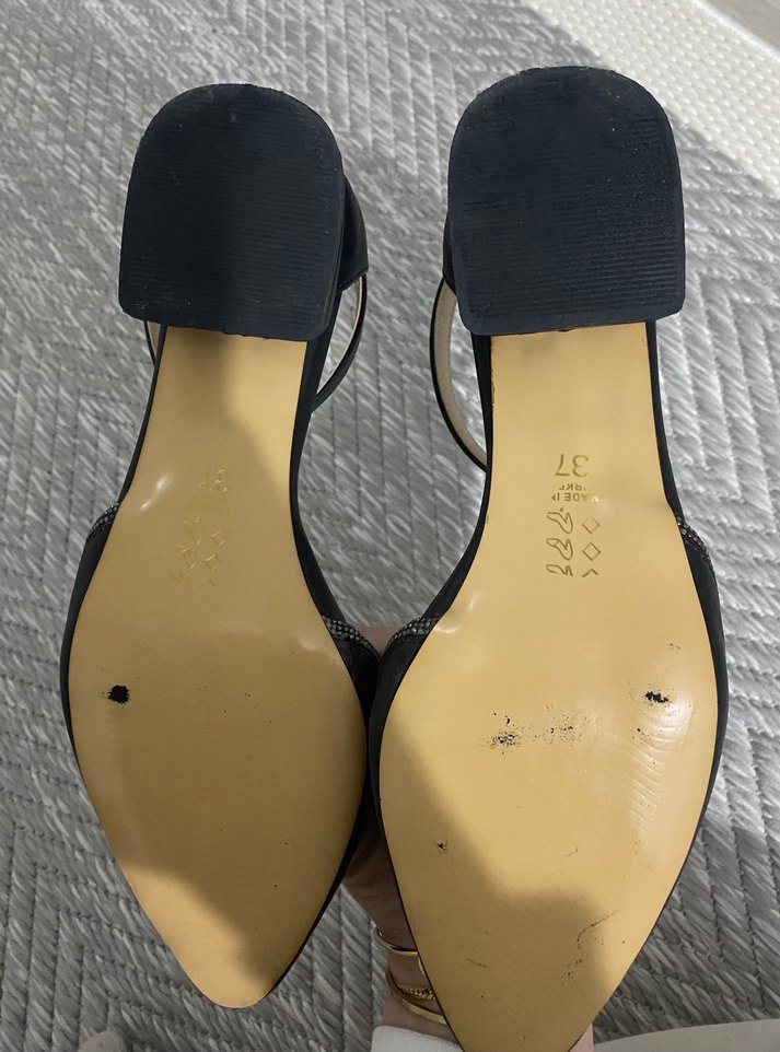 Klasik Siyah Boncuk Desenli Topuklu Ayakkabı - Görsel 4