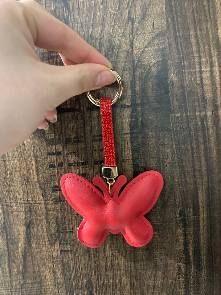 Zincir Detaylı Altın Renk Kadın Küpe Seti+ Kırmızı Anahtarlık - Görsel 4