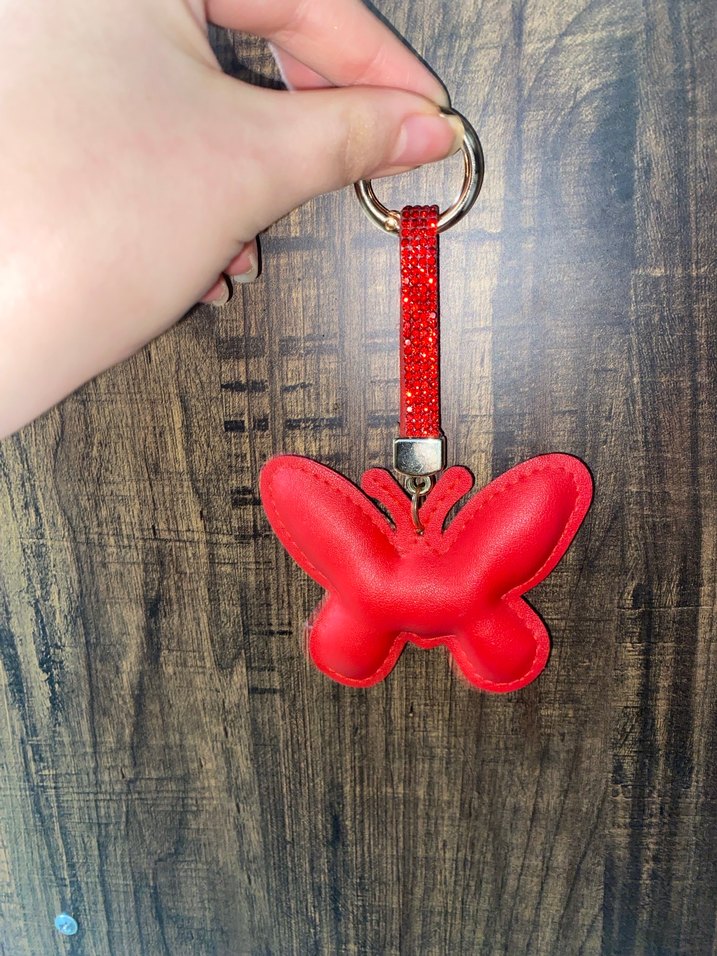 Zincir Detaylı Altın Renk Kadın Küpe Seti+ Kırmızı Anahtarlık - Görsel 3