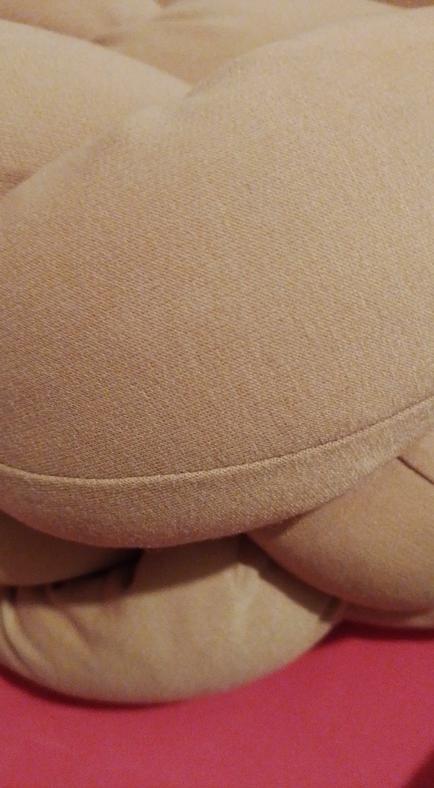 Bej Örgü Tasarımlı Emzirme ve Hamile Yastığı yatak kenari - Görsel 5