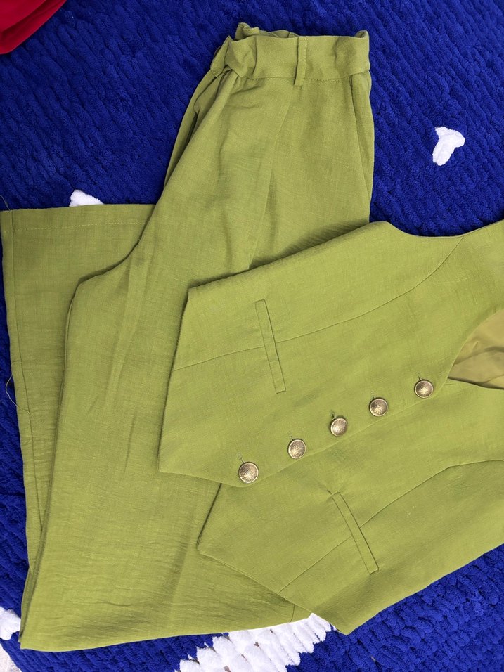 Düğmeli Kısa Yeşil Keten Kadın Yelekli takım - Görsel 2