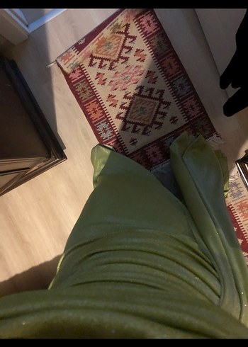 Straplez Drapeli Uzun Parlak Haki Abiye Elbise - Görsel 2