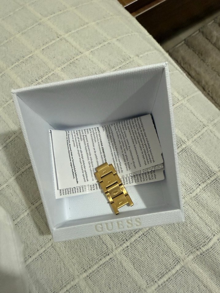 Guess Kadın Altın Renkli Klasik Saat - Görsel 3