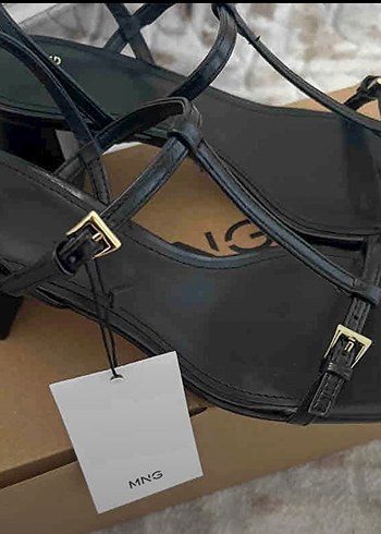 Klasik Siyah Tokalı Topuklu Kadın Sandalet - Görsel 3