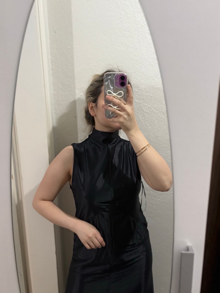 Siyah saten Uzun Kollu Yüksek Yakalı Drapeli Elbise - Görsel 2