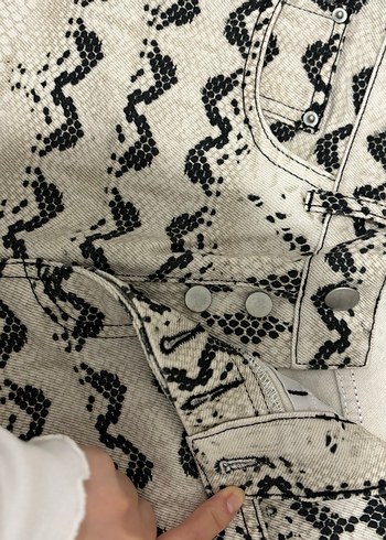 Yılan derisi likralı bilekte denim pantolon - Görsel 5