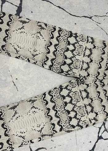 Yılan derisi likralı bilekte denim pantolon - Görsel 3