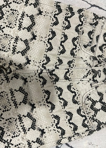 Yılan derisi likralı bilekte denim pantolon - Görsel 2