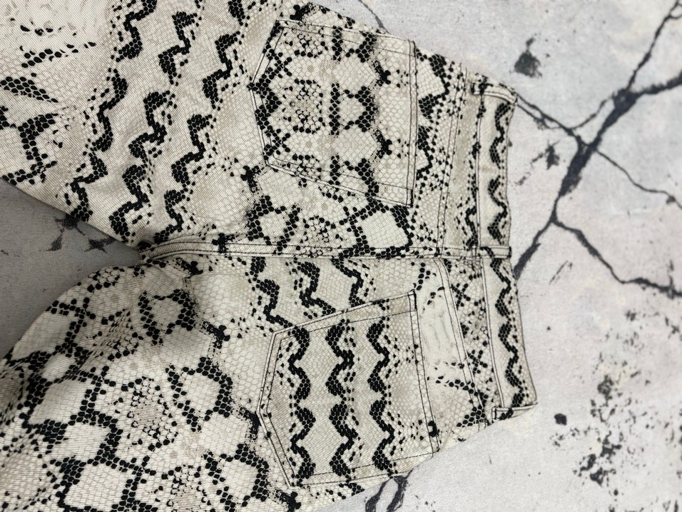 Yılan derisi likralı bilekte denim pantolon - Görsel 4