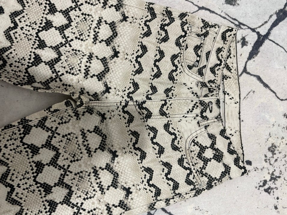 Yılan derisi likralı bilekte denim pantolon - Görsel 2