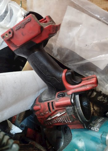 Turkuaz Renkli Elektrikli Alet Parçası - Görsel 6