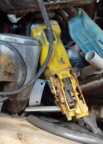 Turkuaz Renkli Elektrikli Alet Parçası - Görsel 9