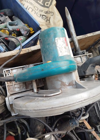 Turkuaz Renkli Elektrikli Alet Parçası - Görsel 3