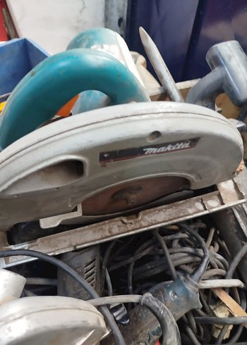 Turkuaz Renkli Elektrikli Alet Parçası - Görsel 2