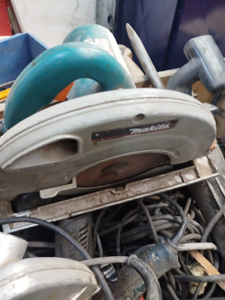 Turkuaz Renkli Elektrikli Alet Parçası - Görsel 2