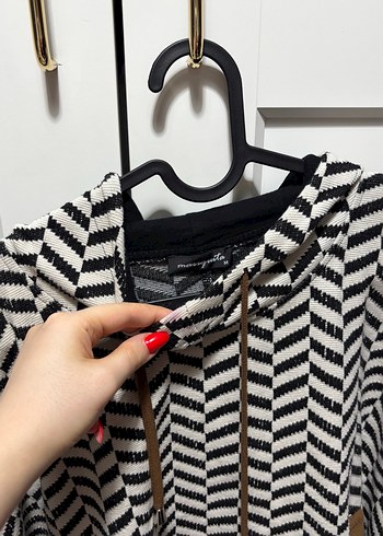 Kadın Zebra Desenli Örme Kısa Kollu Panço - Görsel 4