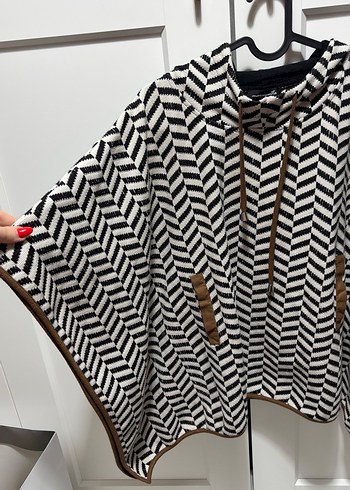 Kadın Zebra Desenli Örme Kısa Kollu Panço - Görsel 3