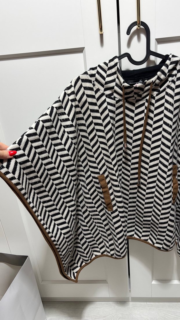 Kadın Zebra Desenli Örme Kısa Kollu Panço - Görsel 3