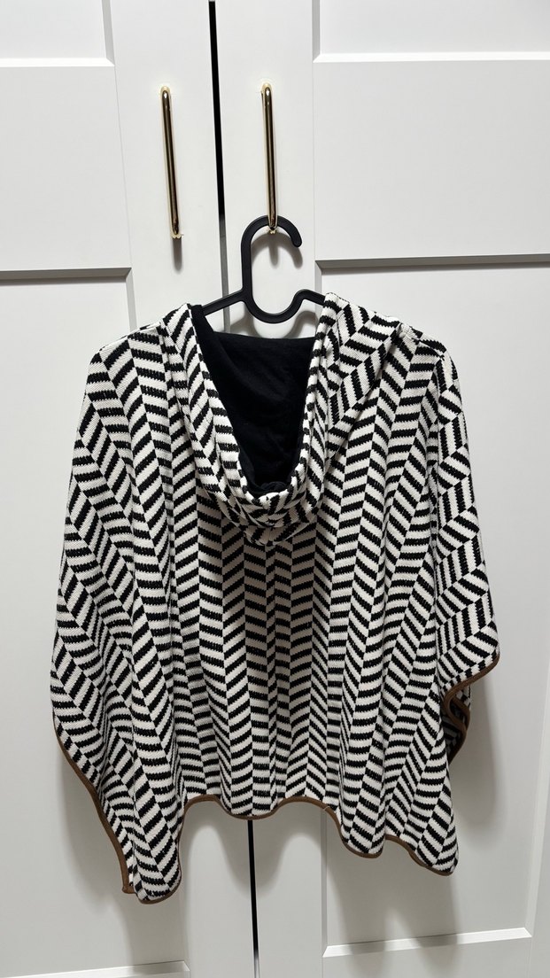 Kadın Zebra Desenli Örme Kısa Kollu Panço - Görsel 2