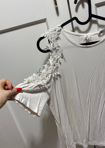 Dantel ve çiçek Detaylı Beyaz Kısa Kollu Bluz - Görsel 3