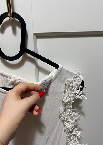 Dantel ve çiçek Detaylı Beyaz Kısa Kollu Bluz - Görsel 4