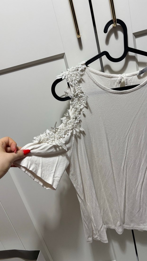 Dantel ve çiçek Detaylı Beyaz Kısa Kollu Bluz - Görsel 3