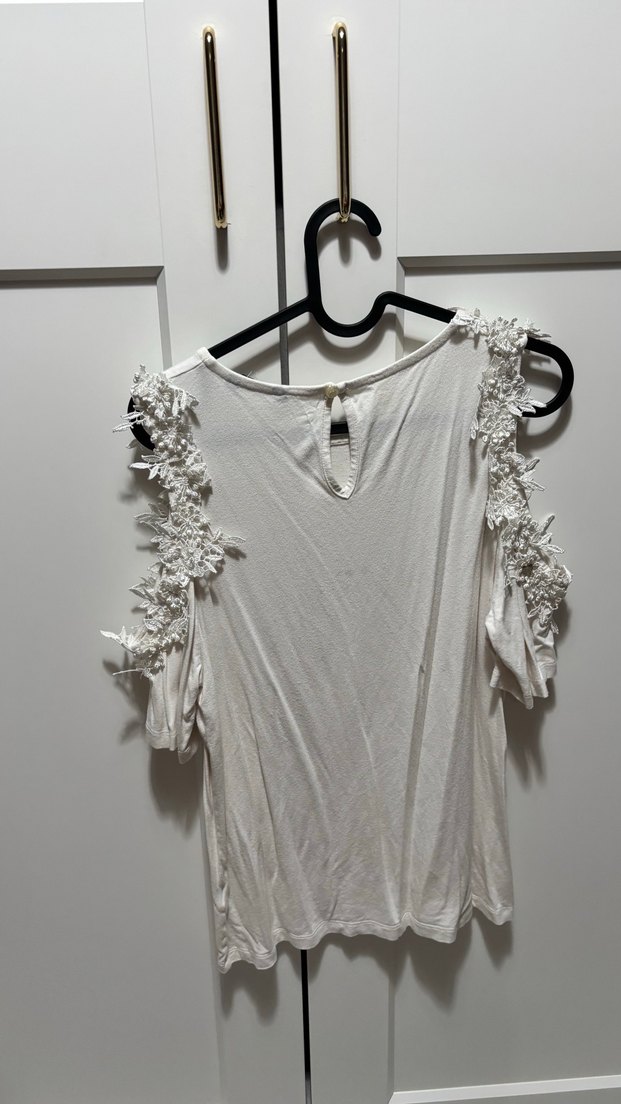 Dantel ve çiçek Detaylı Beyaz Kısa Kollu Bluz - Görsel 2