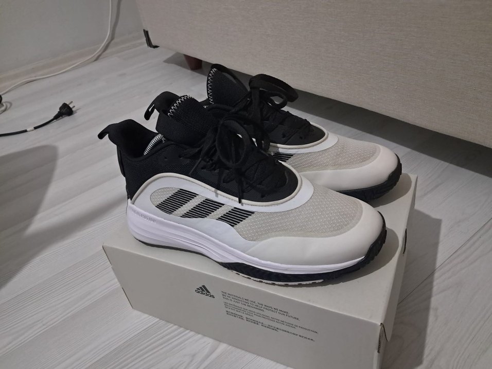 Adidas Own The Game 3.0 43 1/3 - Görsel 2