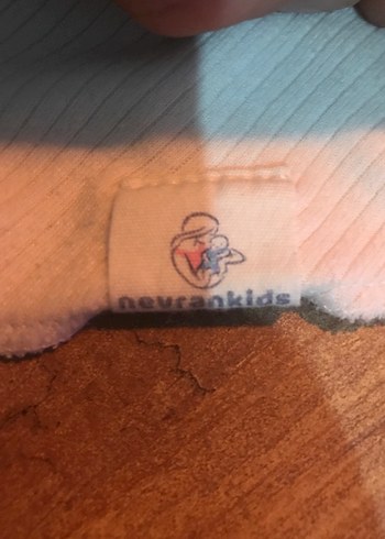 Pembe Bağlamalı Bebek Önlüğü - Görsel 3