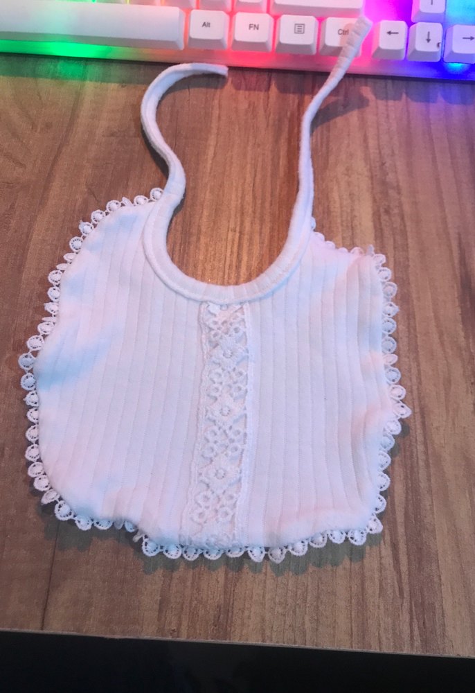 Beyaz Bebek Önlüğü, Dantel Detaylı - Görsel 2