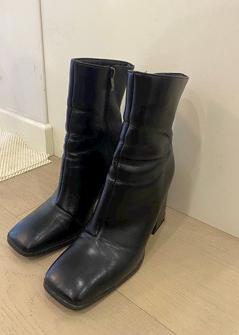 Siyah Deri Tokalı Topuklu Goth Botlar - Görsel 3