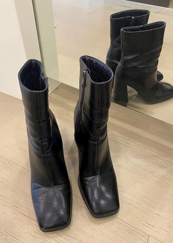 Siyah Deri Tokalı Topuklu Goth Botlar - Görsel 2