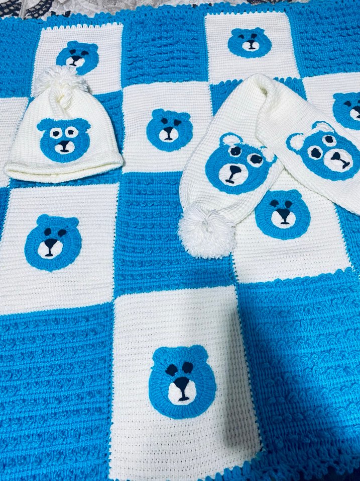 Renkli Kareli Mavi Örgü Bebek Battaniyesi - Görsel 2