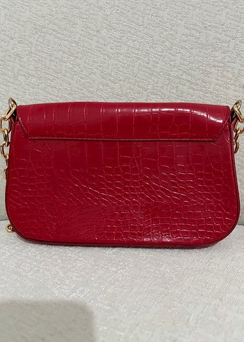 Kırmızı Yılan Derisi Desenli Zincir Detaylı Çanta - Görsel 2