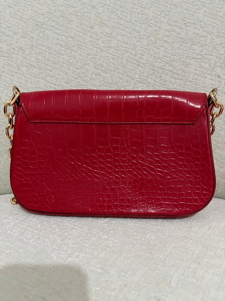 Kırmızı Yılan Derisi Desenli Zincir Detaylı Çanta - Görsel 2