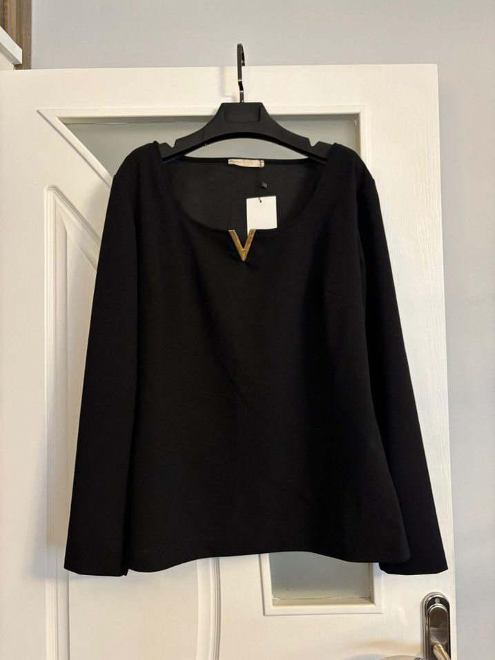 Siyah V Yakalı Uzun Kollu Kadın Bluz büyük beden
42,44,46,48,50 - Görsel 2