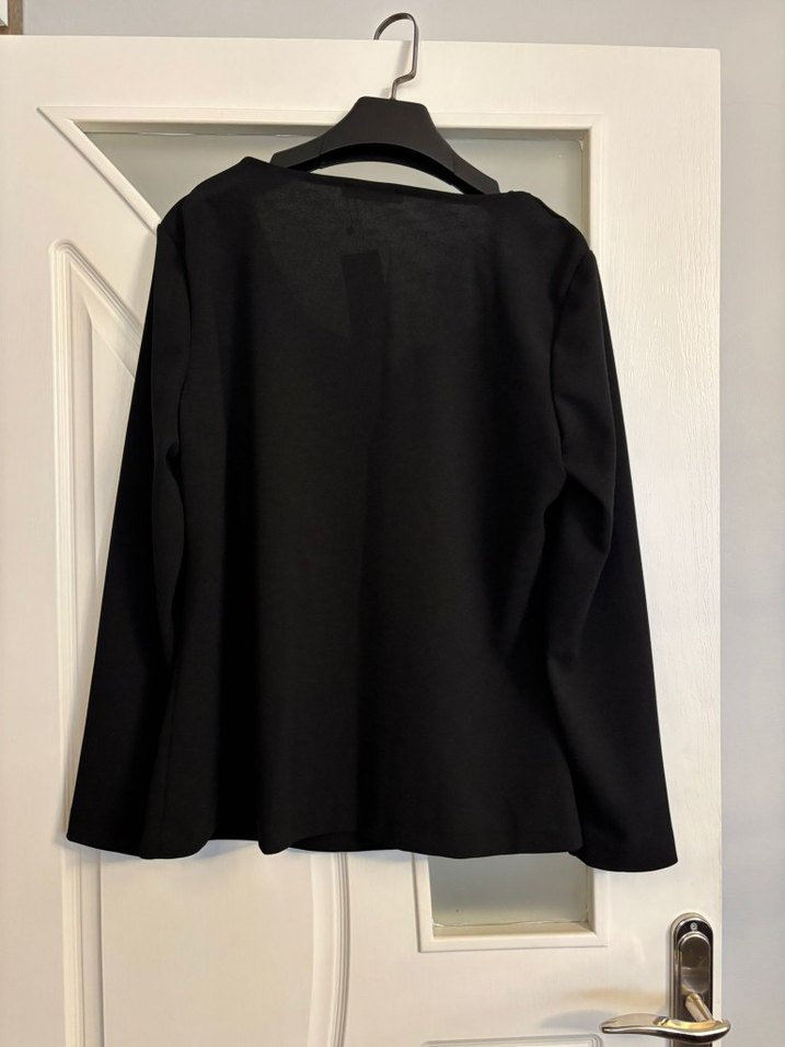 Siyah V Yakalı Uzun Kollu Kadın Bluz büyük beden
42,44,46,48,50 - Görsel 3